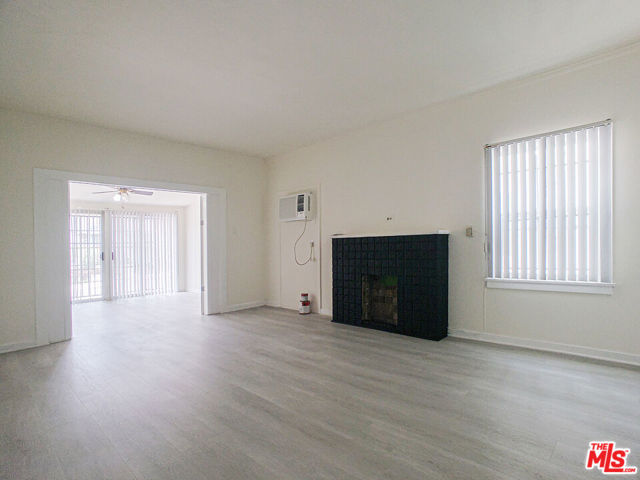 336 S Wilton Place, Los Angeles CA: https://media.crmls.org/mediaz/791952ca-78ba-4cec-abd6-eb0dd9a8817f.jpg