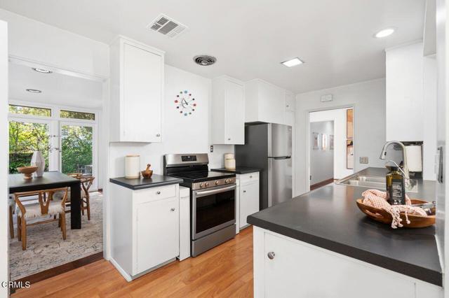 Detail Gallery Image 15 of 40 For 314 San Juan Way, La Canada Flintridge,  CA 91011 - 4 Beds | 2 Baths