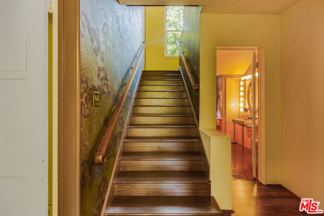 7917 Woodrow Wilson Drive, Los Angeles CA: https://media.crmls.org/mediaz/791a69a4-63de-4b26-9476-16784eaceeec.jpg