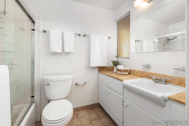 8402 Sugarman Dr, La Jolla CA: https://media.crmls.org/mediaz/791aefb3-0488-4d7e-bca6-ea817d37af3a.jpg