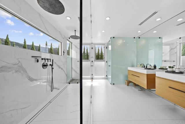 7713 Esterel Dr, La Jolla CA: https://media.crmls.org/mediaz/791b28c8-20b5-414d-8e83-434d30a39b75.jpg