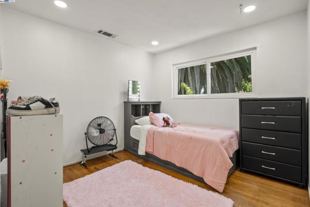 963 Getoun Dr, Concord CA: https://media.crmls.org/mediaz/791b6bf6-6cf4-4e2e-9be5-bcf95b3db23c.jpg