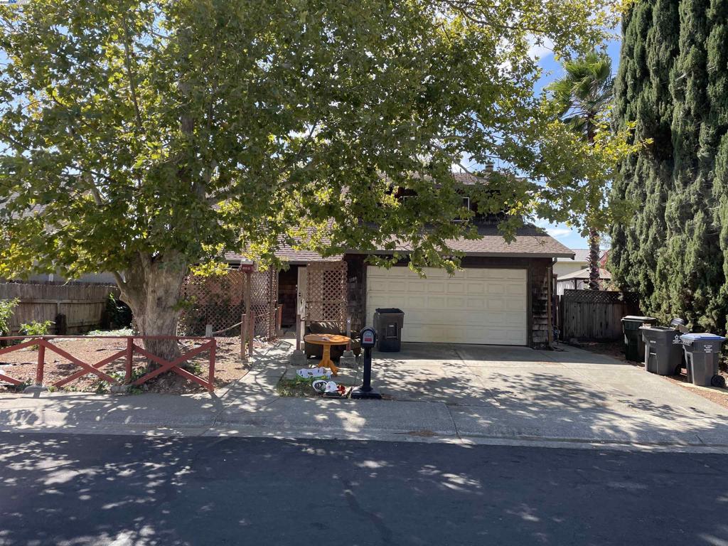 1109 Waxwing Ln