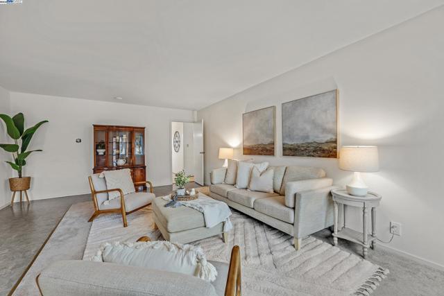 589 S M St, Livermore CA: https://media.crmls.org/mediaz/791ba742-2dd0-4c9d-ab12-6a76781d3ae9.jpg