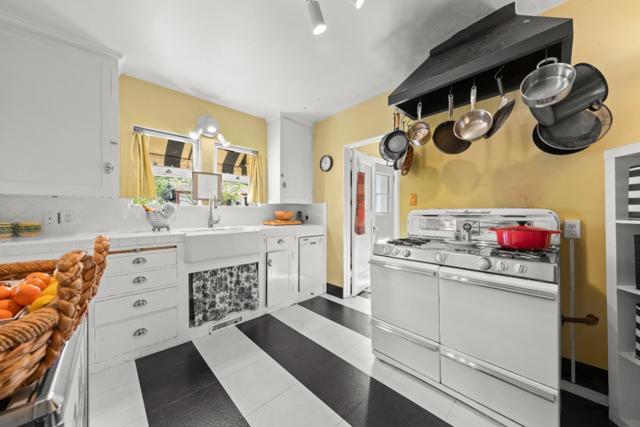 989 Madison Street, Monterey CA: https://media.crmls.org/mediaz/791c9fca-c6e4-4e35-9246-9a11330451e1.jpg