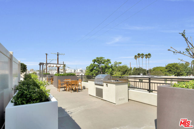 Image 10 of 17 For 10455 Magnolia Boulevard