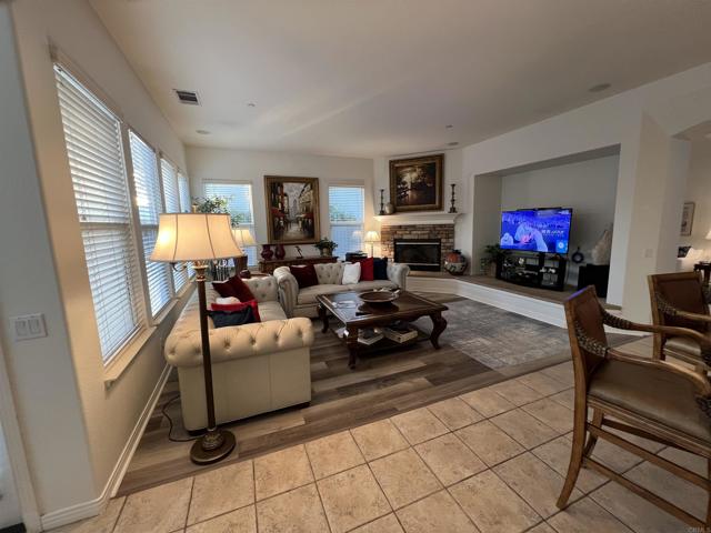 Detail Gallery Image 10 of 21 For 10623 Paseo Allegria Ave, San Diego,  CA 92127 - 3 Beds | 3 Baths