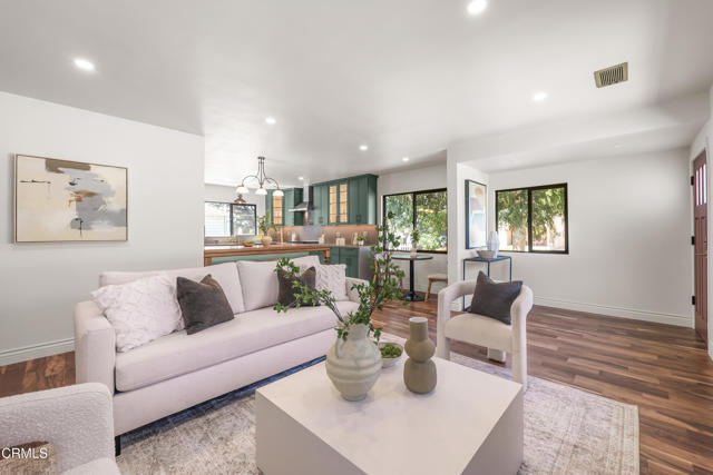 1710 N Oxford Avenue, Pasadena CA: https://media.crmls.org/mediaz/791e25f3-29a9-4112-8f85-f504164b7eab.jpg