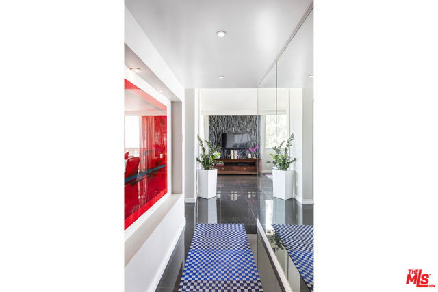 4455 Los Feliz Boulevard, Los Angeles CA: https://media.crmls.org/mediaz/791eedd1-678a-4526-8253-56ad6e82ec98.jpg