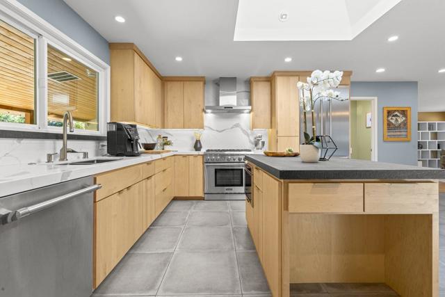 122 Belvale Drive, Los Gatos CA: https://media.crmls.org/mediaz/791fa09e-6fbb-40f5-b732-21ce929020cc.jpg