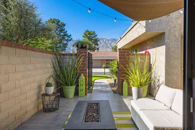 2910 Calle Loreto, Palm Springs CA: https://media.crmls.org/mediaz/791ff069-3248-4c75-bd3e-847e3f84e347.jpg