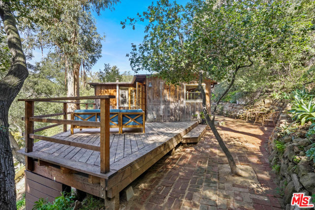 764 Old Topanga Canyon Road, Topanga CA: https://media.crmls.org/mediaz/79201998-89df-4834-affe-92baaa91c6ae.jpg