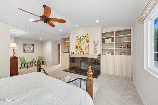 5816 Middle Crest Drive, Agoura Hills CA: https://media.crmls.org/mediaz/79214558-590a-4e9d-803f-ce2d59f5792c.jpg