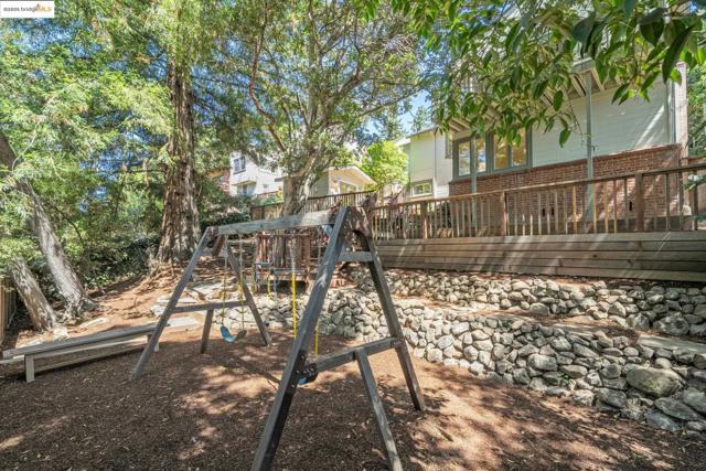 1301 Mountain Blvd, Oakland CA: https://media.crmls.org/mediaz/792183bd-4888-4a03-80bb-256707bf3d02.jpg