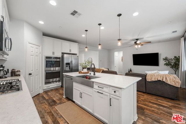 2906 Crocus Place, Palmdale CA: https://media.crmls.org/mediaz/7921f5c4-8f50-4f3f-8f16-1925f14c4ead.jpg