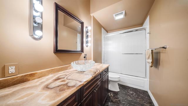 655 india St, San Diego CA: https://media.crmls.org/mediaz/79221bc1-4a01-427a-913a-6b1bf3d88e87.jpg