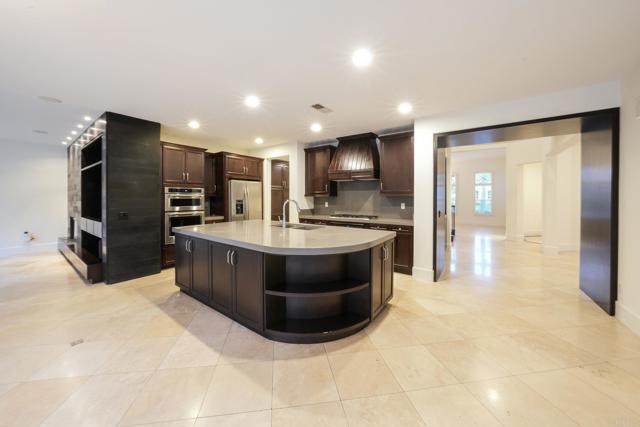 Detail Gallery Image 15 of 61 For 821 Shadow Ridge Pl, Chula Vista,  CA 91914 - 5 Beds | 4/1 Baths