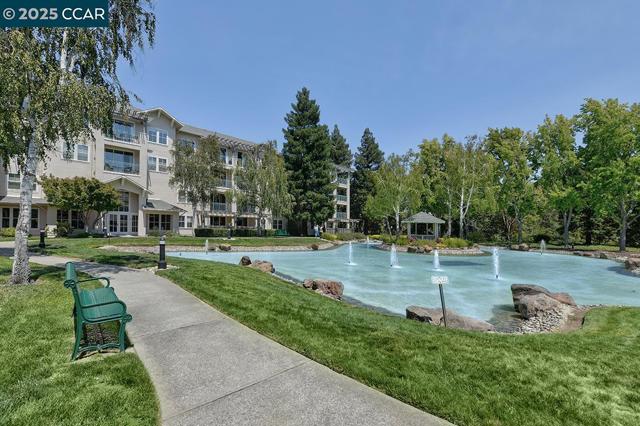 1840 Tice Creek Dr, Walnut Creek CA: https://media.crmls.org/mediaz/7922af98-e69e-497b-aef6-62cd558d6ac3.jpg