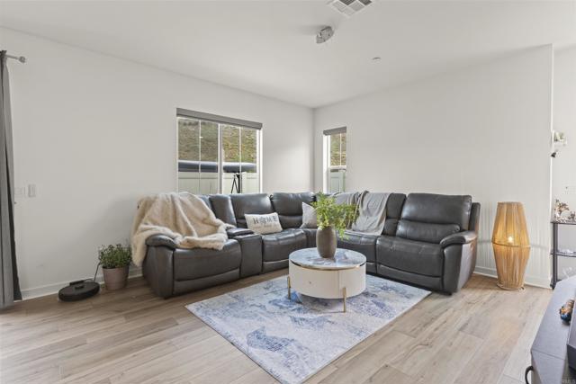 Detail Gallery Image 7 of 18 For 35228 Tuft Place, Fallbrook,  CA 92028 - 3 Beds | 2/1 Baths