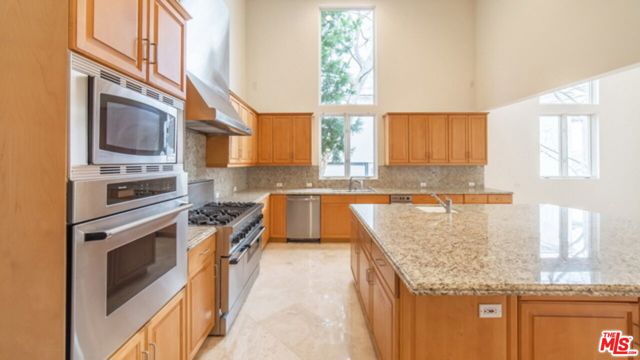 Drew Fenton | 14445 MULHOLLAND Drive Los Angeles CA | MLS: 7370765