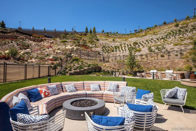 2921 Via Alta Pl, San Diego CA: https://media.crmls.org/mediaz/79233a92-74f1-43b9-ab92-dd854a00146b.jpg