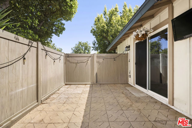 1685 East Avenida De Las Flores photo 8