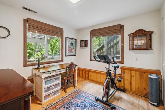 17520 Comanche Trail, Los Gatos CA: https://media.crmls.org/mediaz/79234084-af4d-40fd-8d19-682d426dbf81.jpg