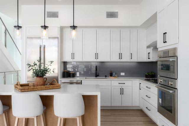 Detail Gallery Image 2 of 24 For 2648 State Street, Unit #E, Carlsbad,  CA 92008 - 3 Beds | 3/1 Baths