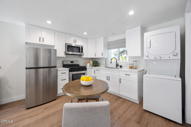975 N Mentor Avenue, Pasadena CA: https://media.crmls.org/mediaz/7923b058-558a-43ff-9d63-4ea170ae4d36.jpg