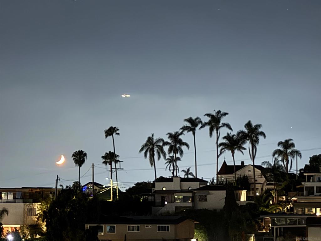 https://media.crmls.org/mediaz/7923d967-141d-41e3-bd39-7600605f4855.jpg?preset=X-Large