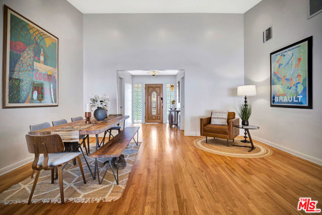 5252 Vanalden Avenue, Tarzana CA: https://media.crmls.org/mediaz/79243244-252d-45cf-a269-9a3f3d4de194.jpg