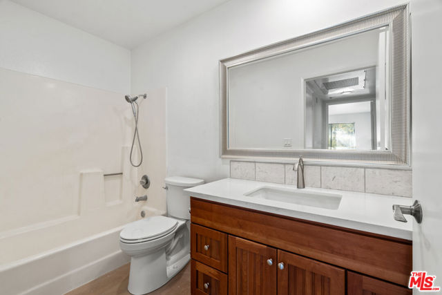 501 Palisades Drive, Pacific Palisades CA: https://media.crmls.org/mediaz/79243dd7-6808-493b-98bb-7a7a81f7bc19.jpg