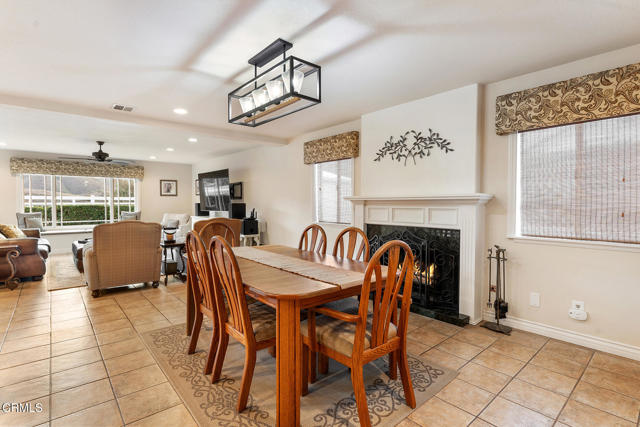 Detail Gallery Image 13 of 30 For 1894 Rambling Rd, Simi Valley,  CA 93065 - 4 Beds | 3 Baths