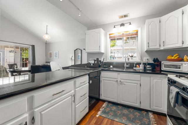 4 Athlone Way, Menlo Park CA: https://media.crmls.org/mediaz/79248a60-e422-42b7-81f0-0ae7bdedd3e0.jpg