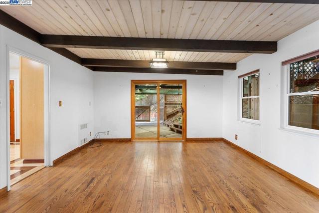 3491 Middleton Ave, Castro Valley CA: https://media.crmls.org/mediaz/7924c1a0-b2ee-4e8d-97a9-9f1d7a731b80.jpg