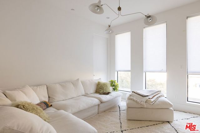 3525 Barry Avenue, Los Angeles CA: https://media.crmls.org/mediaz/7924cffa-1b7a-4c6c-bd6a-6ba4150eae63.jpg