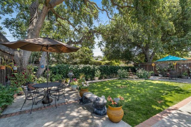 2403 Washington Avenue, Redwood City CA: https://media.crmls.org/mediaz/7924eefa-83fa-43e5-9277-eadc0d9b9e50.jpg
