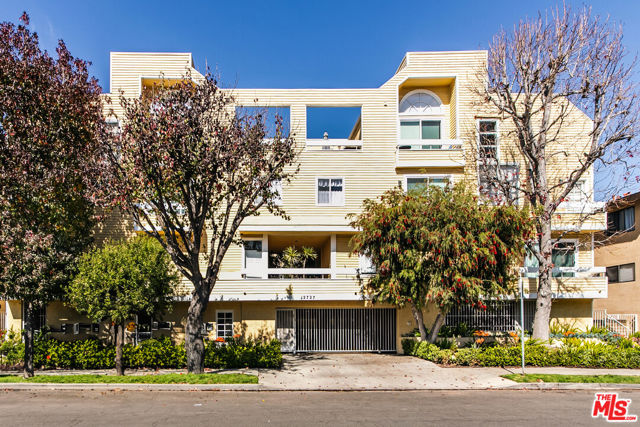 12727 Mitchell Avenue, Los Angeles CA: https://media.crmls.org/mediaz/79251a6d-247b-42d6-9402-a97b3f418ff4.jpg