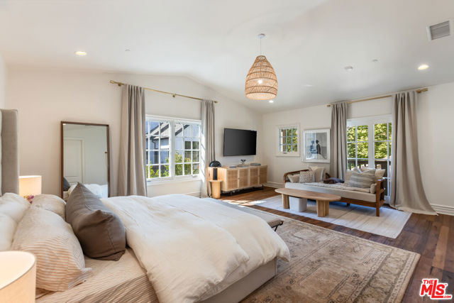 2052 Shadow Creek Drive, Agoura Hills CA: https://media.crmls.org/mediaz/79255bca-67d5-43bc-b518-4f84c9fbf798.jpg