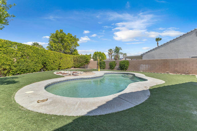 Image 23 of 38 For 68138 Seville Court