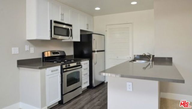 973 WESTCREEK Lane, Westlake Village CA: https://media.crmls.org/mediaz/7925ea06-17b0-415b-9ead-46f448c3be99.jpg