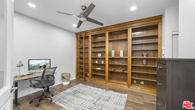 663 W Terrylynn Place, Long Beach CA: https://media.crmls.org/mediaz/792607ea-e45f-46d6-b7c5-55c85fb17c40.jpg