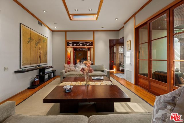 465 N Calle Rolph, Palm Springs CA: https://media.crmls.org/mediaz/7926a591-18bc-4fa2-bc76-5fd0475919c5.jpg