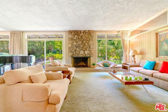 7545 Kimdale Lane, Los Angeles CA: https://media.crmls.org/mediaz/79271f2c-95ae-4f37-951a-769bf156cd99.jpg