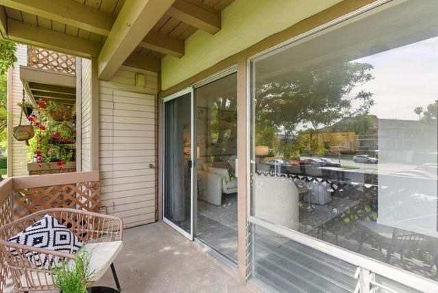 707 Fathom Drive, San Mateo CA: https://media.crmls.org/mediaz/7927516b-cc91-438d-9077-2072cbd0db68.jpg
