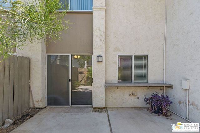 1852 N Mira Loma Way, Palm Springs CA: https://media.crmls.org/mediaz/7927bfbd-f0dd-4f57-aae7-b1857d89a15e.jpg