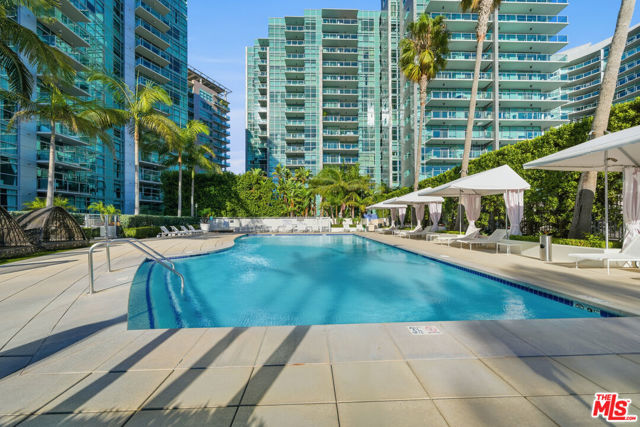 13700 Marina Pointe Drive, Marina del Rey CA: https://media.crmls.org/mediaz/7928542a-2e24-4f88-b21f-1411447caf39.jpg