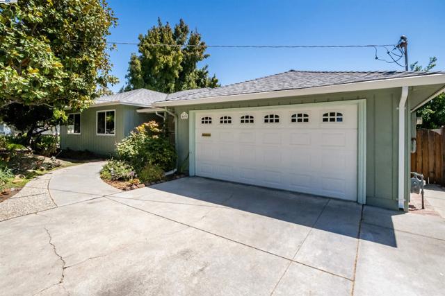 4670 Eggers Dr, Fremont CA: https://media.crmls.org/mediaz/792866a2-2869-4f69-89f0-306c0c9c0f7f.jpg