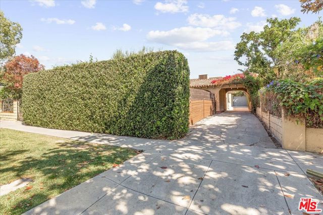 3707 Edenhurst Avenue, Los Angeles CA: https://media.crmls.org/mediaz/79288b51-140c-49a3-96e2-1629aeb7eaa4.jpg
