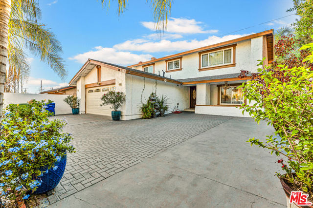 8333 Topeka Drive, Northridge CA: https://media.crmls.org/mediaz/79289aaa-ed7d-4114-80df-f62cd30834f1.jpg